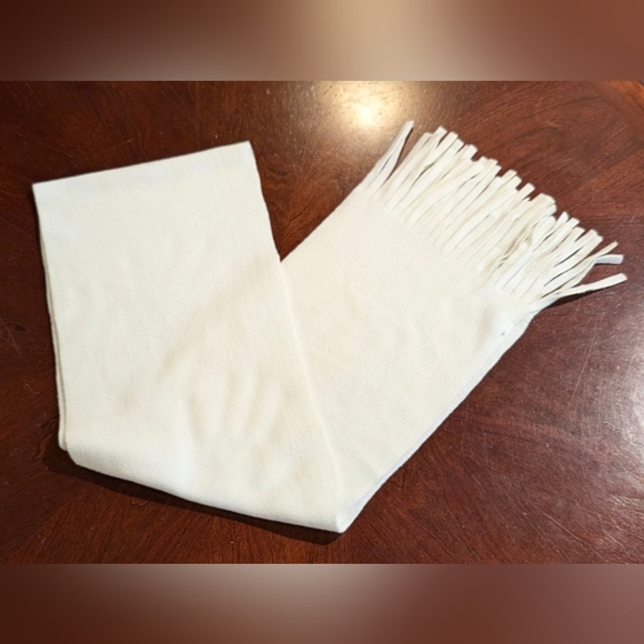 EUC Old Navy Womens White Scarf with Fringes - Picture 3 of 7